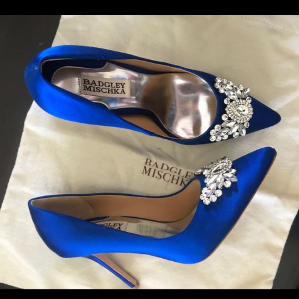 Royal blue 👠 heels